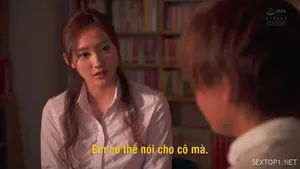 đằng sau khuôn mặt ngây thơ với chiếc kính cận là một dâm nữ