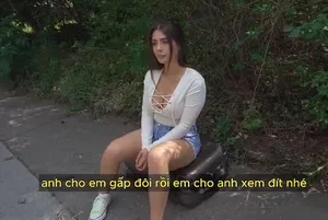 Em học sinh bị lên đỉnh trước những kẻ có kỷ thuật điêu luyện trên tàu điện